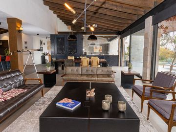 Casa en San Miguel de Allende: Elegancia y Confort en Viñedo Santísima Trinidad
