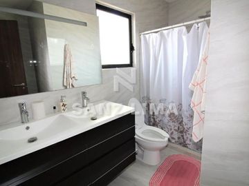Casco Viejo: Esplendida casa en venta con bellos y generosos espacios