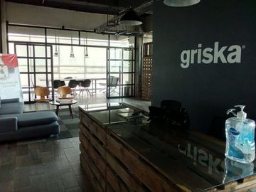 HERMOSAS OFICINAS, EXCELENTE UBICACION, CON SALAS JUNTAS Y  SALON VIP