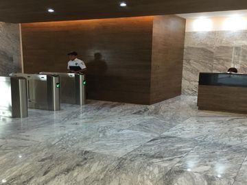 HERMOSAS OFICINAS, EXCELENTE UBICACION, CON SALAS JUNTAS Y  SALON VIP