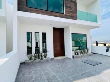 CASA EQUIPADA EN VENTA EN GUANAJUATO, ACCESO POR QUERETARO