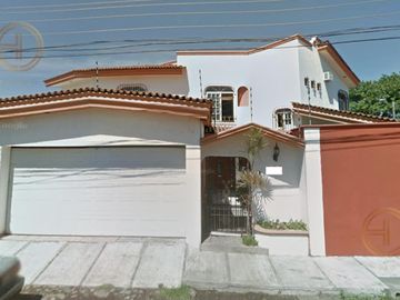 Casa en TECOMAN, COLIMA a 3 min del CENTRO y a 5 min de PARQUE METROPOLITANO
