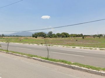Terreno Comercial Estratégico en Boulevard Hacienda Santa Rosa – 3,480 m² con Excelente Ubicación