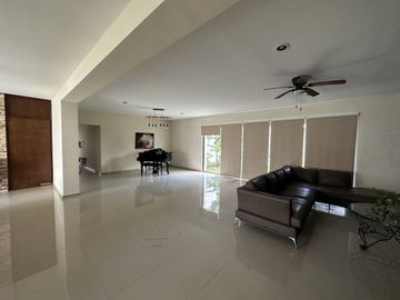 VENTA DE CASA DE UN SOLO PISO. TEMOZON NORTE. MÉRIDA.