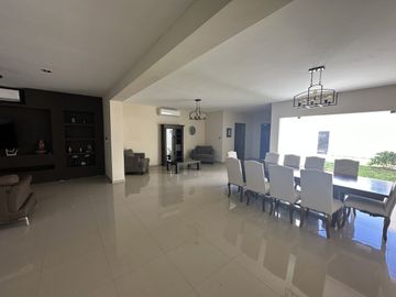 VENTA DE CASA DE UN SOLO PISO. TEMOZON NORTE. MÉRIDA.