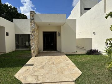 VENTA DE CASA DE UN SOLO PISO. TEMOZON NORTE. MÉRIDA.