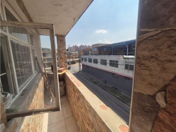CASA EN VENTA, BARRIO DELICIAS, CERCA A ALKOSTO VENECIA