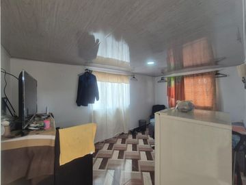 CASA EN VENTA, BARRIO DELICIAS, CERCA A ALKOSTO VENECIA