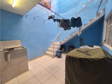 CASA EN VENTA, BARRIO DELICIAS, CERCA A ALKOSTO VENECIA