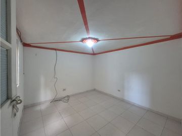 CASA EN VENTA, BARRIO DELICIAS, CERCA A ALKOSTO VENECIA