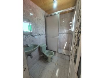 CASA EN VENTA, BARRIO DELICIAS, CERCA A ALKOSTO VENECIA