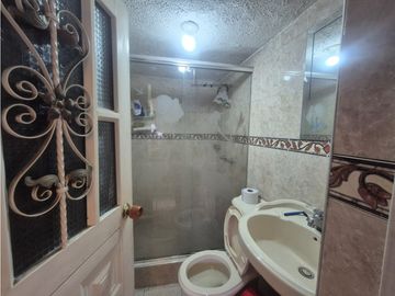 CASA EN VENTA, BARRIO DELICIAS, CERCA A ALKOSTO VENECIA