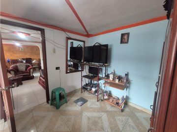 CASA EN VENTA, BARRIO DELICIAS, CERCA A ALKOSTO VENECIA