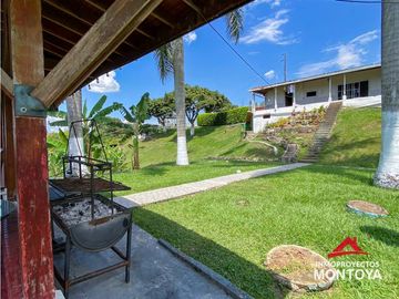 Vista🔥 Finca en la vía Alcalá-Cartago