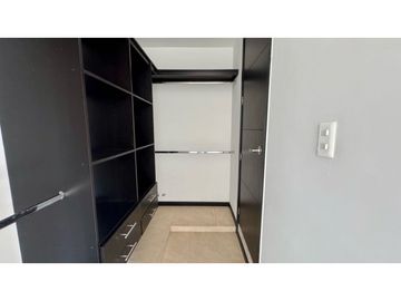 Casa de tres pisos con terraza en venta - Bosque de Versalles Palmira