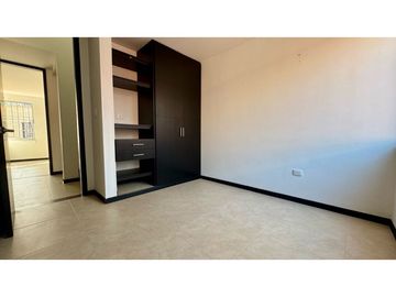 Casa de tres pisos con terraza en venta - Bosque de Versalles Palmira