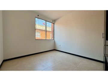 Casa de tres pisos con terraza en venta - Bosque de Versalles Palmira
