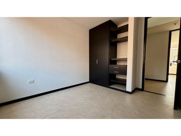 Casa de tres pisos con terraza en venta - Bosque de Versalles Palmira