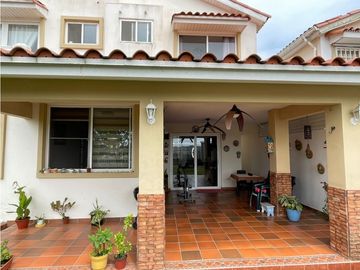 SE VENDE CASA BRISAS HEIGHT BRISAS DEL GOLF