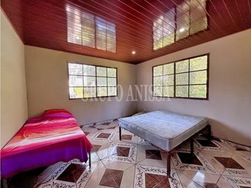 Oportunidad! Se Vende Casa en Montalcino Altos del Maria
