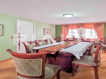 En venta amplia casa con terraza y patio sector Santa Lucía