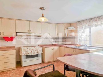 En venta amplia casa con terraza y patio sector Santa Lucía