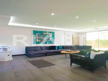 Casa sin adosamiento de venta en Tumbaco Santa Rosa