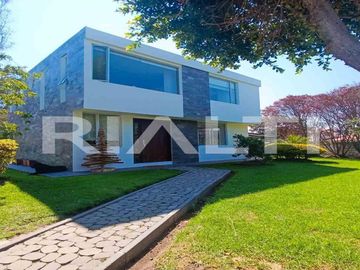 Casa sin adosamiento de venta en Tumbaco Santa Rosa