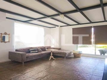Casa sin adosamiento de venta en Tumbaco Santa Rosa