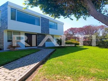 Casa sin adosamiento de venta en Tumbaco Santa Rosa