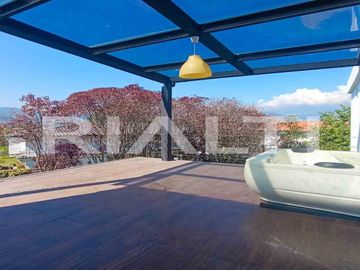 Casa sin adosamiento de venta en Tumbaco Santa Rosa