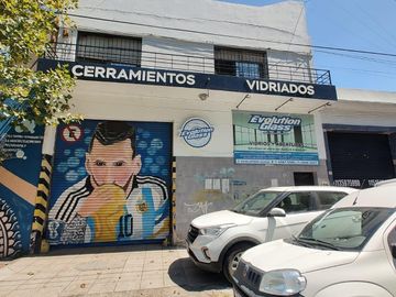 Galpón en  venta de 8,66 x 24 con dos oficinas, baño y terraza - Avellaneda