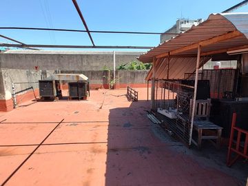 Galpón en  venta de 8,66 x 24 con dos oficinas, baño y terraza - Avellaneda