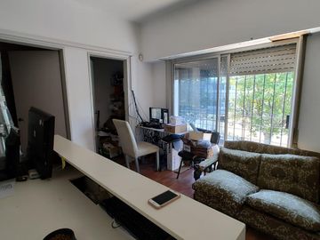 Galpón en  venta de 8,66 x 24 con dos oficinas, baño y terraza - Avellaneda