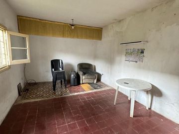VENTA DE CASA 5 AMBIENTES - CASTELAR NORTE