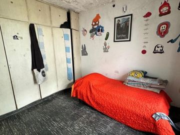 VENTA DE CASA 5 AMBIENTES - CASTELAR NORTE