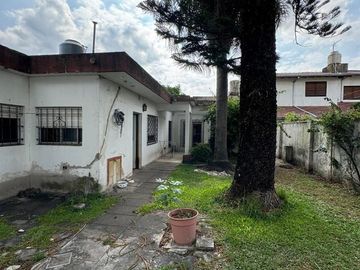 VENTA DE CASA 5 AMBIENTES - CASTELAR NORTE