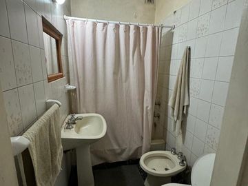 VENTA DE CASA 5 AMBIENTES - CASTELAR NORTE