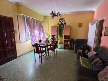 VENTA DE CASA 5 AMBIENTES - CASTELAR NORTE