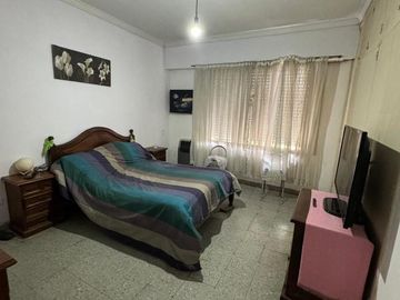 VENTA DE CASA 5 AMBIENTES - CASTELAR NORTE