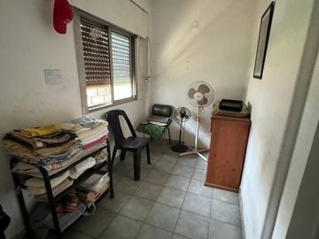 VENTA DE CASA 5 AMBIENTES - CASTELAR NORTE
