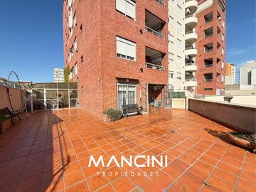 Departamento en venta de 3 ambientes con amplio patio - Villa Ballester Centro