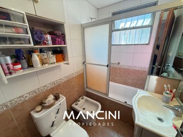 Departamento en venta de 3 ambientes con amplio patio - Villa Ballester Centro