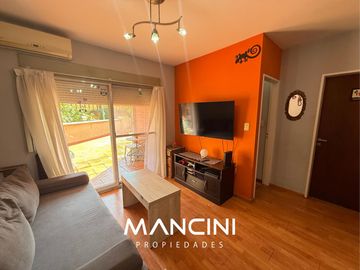 Departamento en venta de 3 ambientes con amplio patio - Villa Ballester Centro