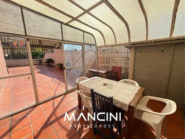 Departamento en venta de 3 ambientes con amplio patio - Villa Ballester Centro