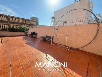Departamento en venta de 3 ambientes con amplio patio - Villa Ballester Centro