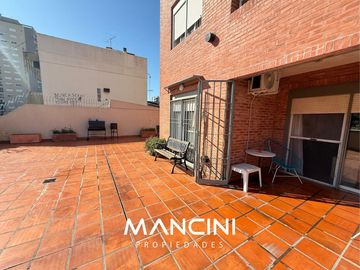 Departamento en venta de 3 ambientes con amplio patio - Villa Ballester Centro