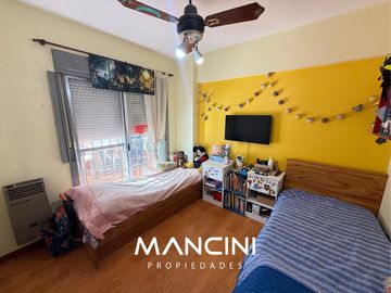 Departamento en venta de 3 ambientes con amplio patio - Villa Ballester Centro