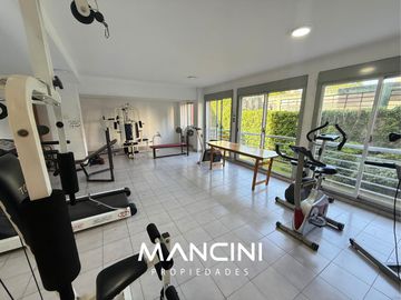 Departamento en venta de 3 ambientes con amplio patio - Villa Ballester Centro