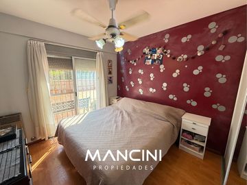 Departamento en venta de 3 ambientes con amplio patio - Villa Ballester Centro